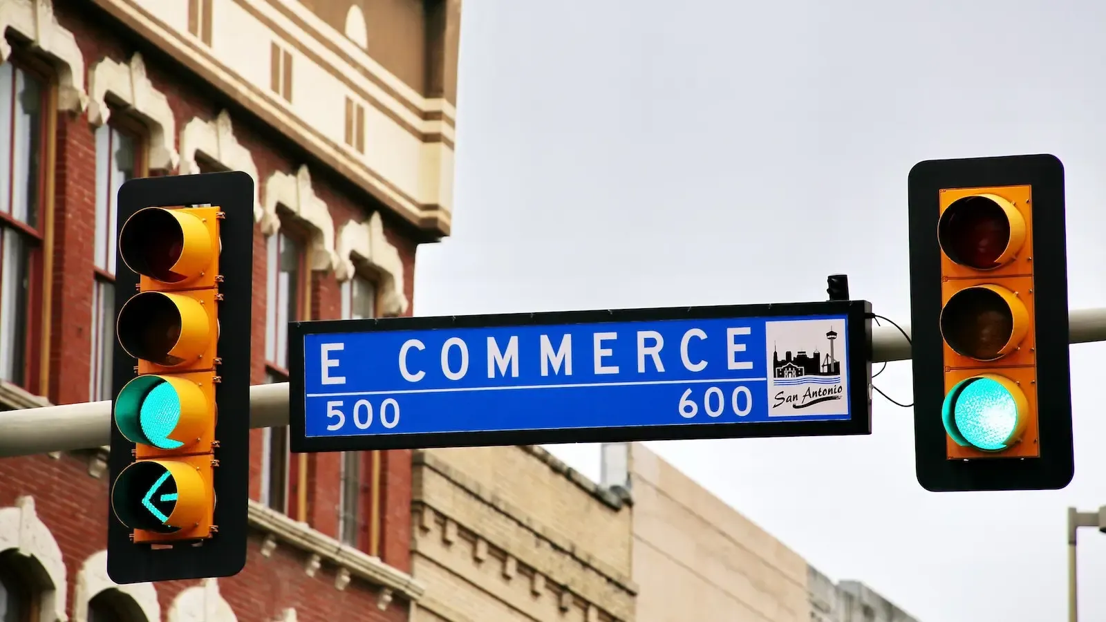 Blauw straatbord met tekst 'e commerce'